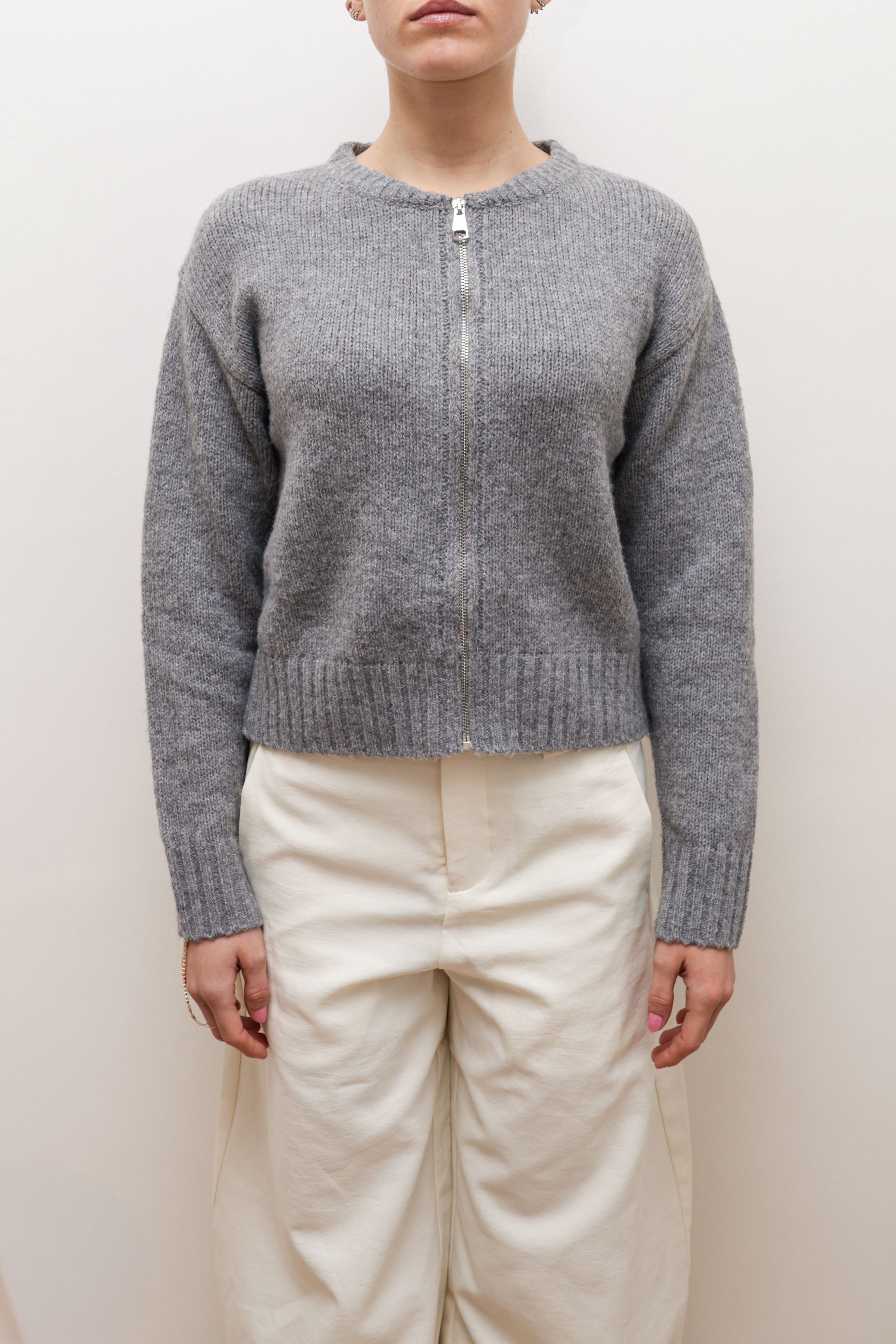 ESSENTIAL ZIP-UP KNIT CARDIGAN