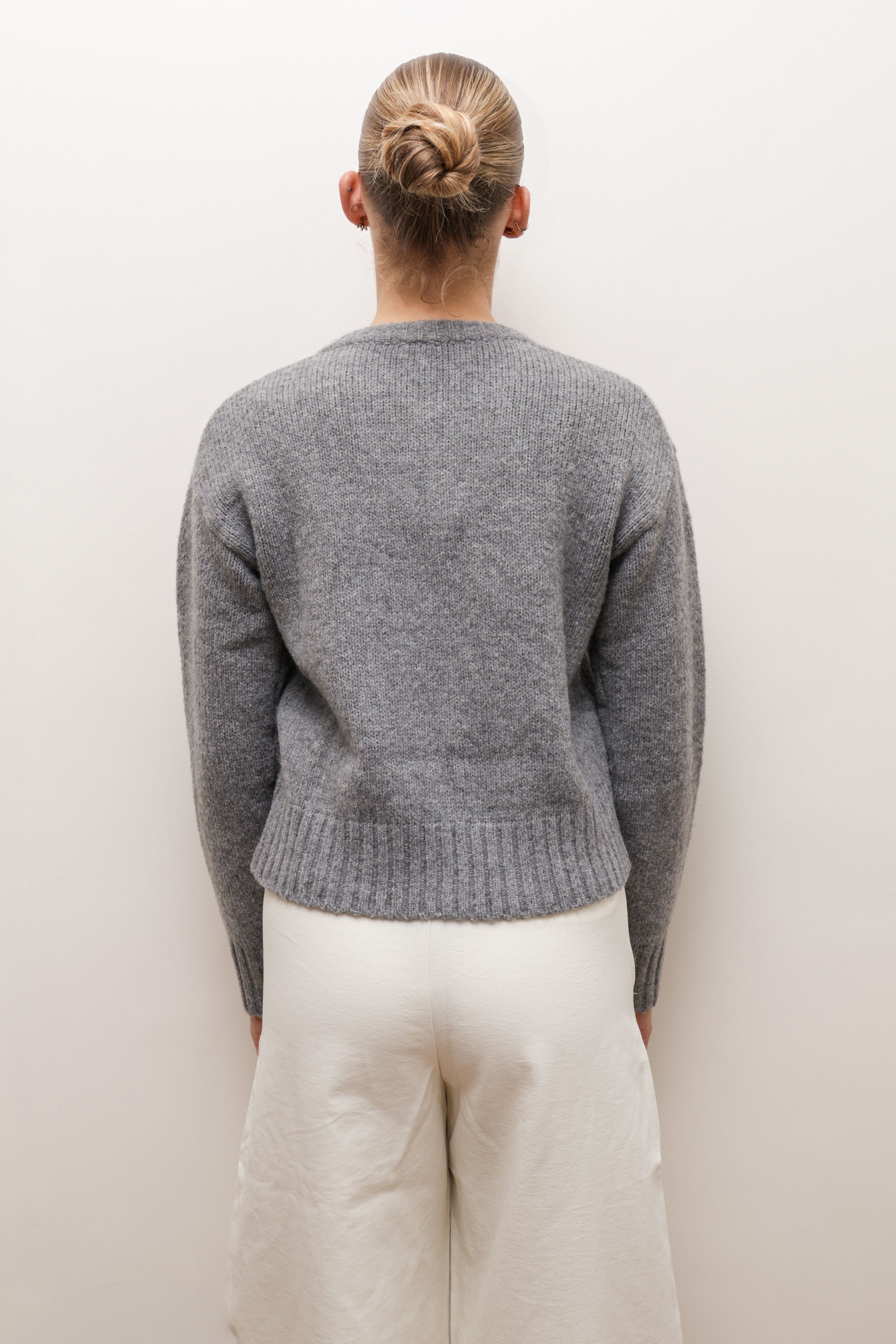 ESSENTIAL ZIP-UP KNIT CARDIGAN