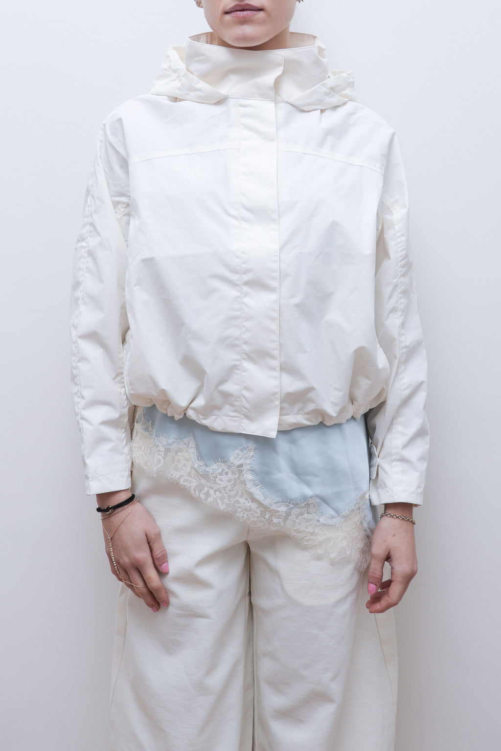 MODERN HIGH-COLLAR BOXY WINDBREAKER