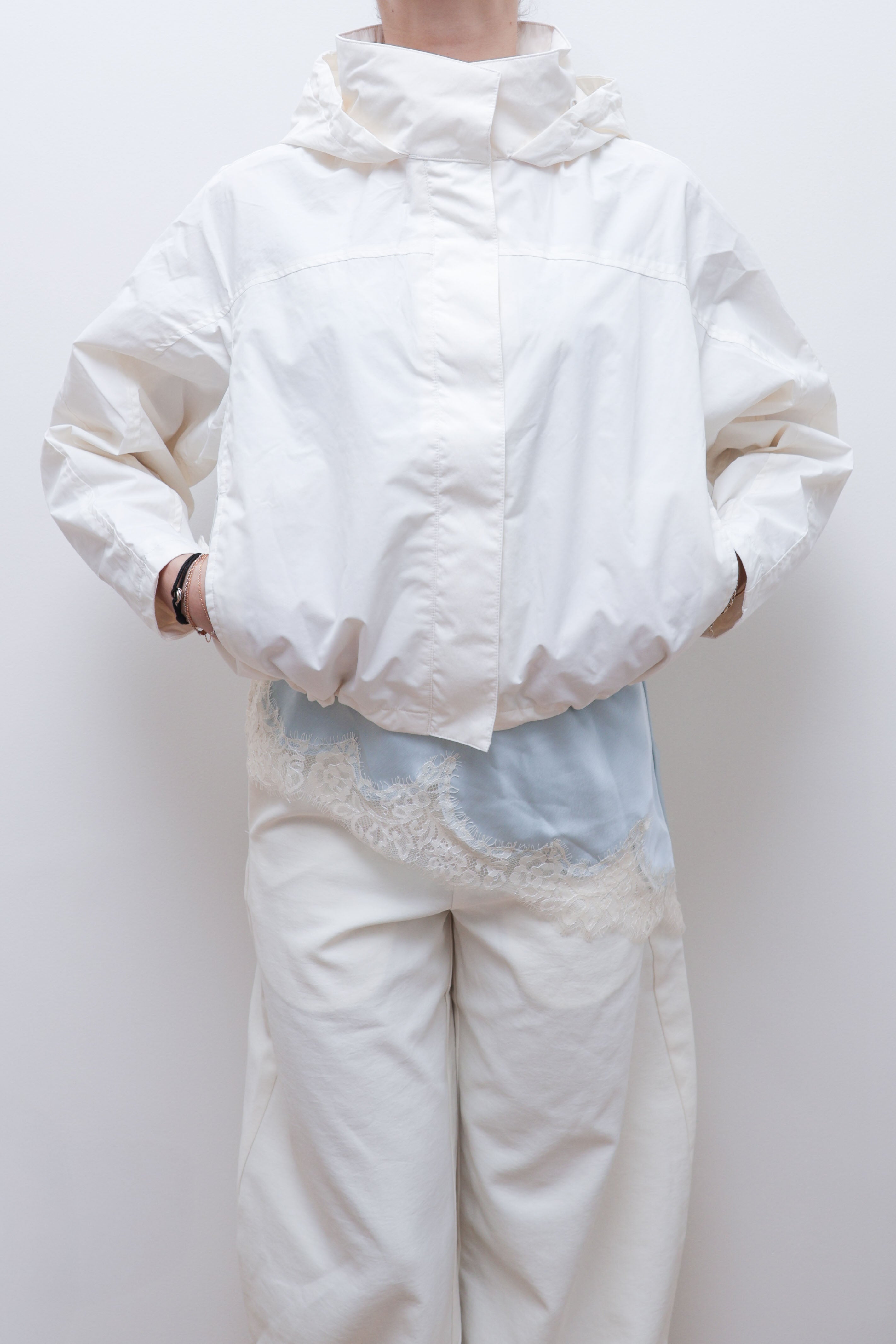 MODERN HIGH-COLLAR BOXY WINDBREAKER