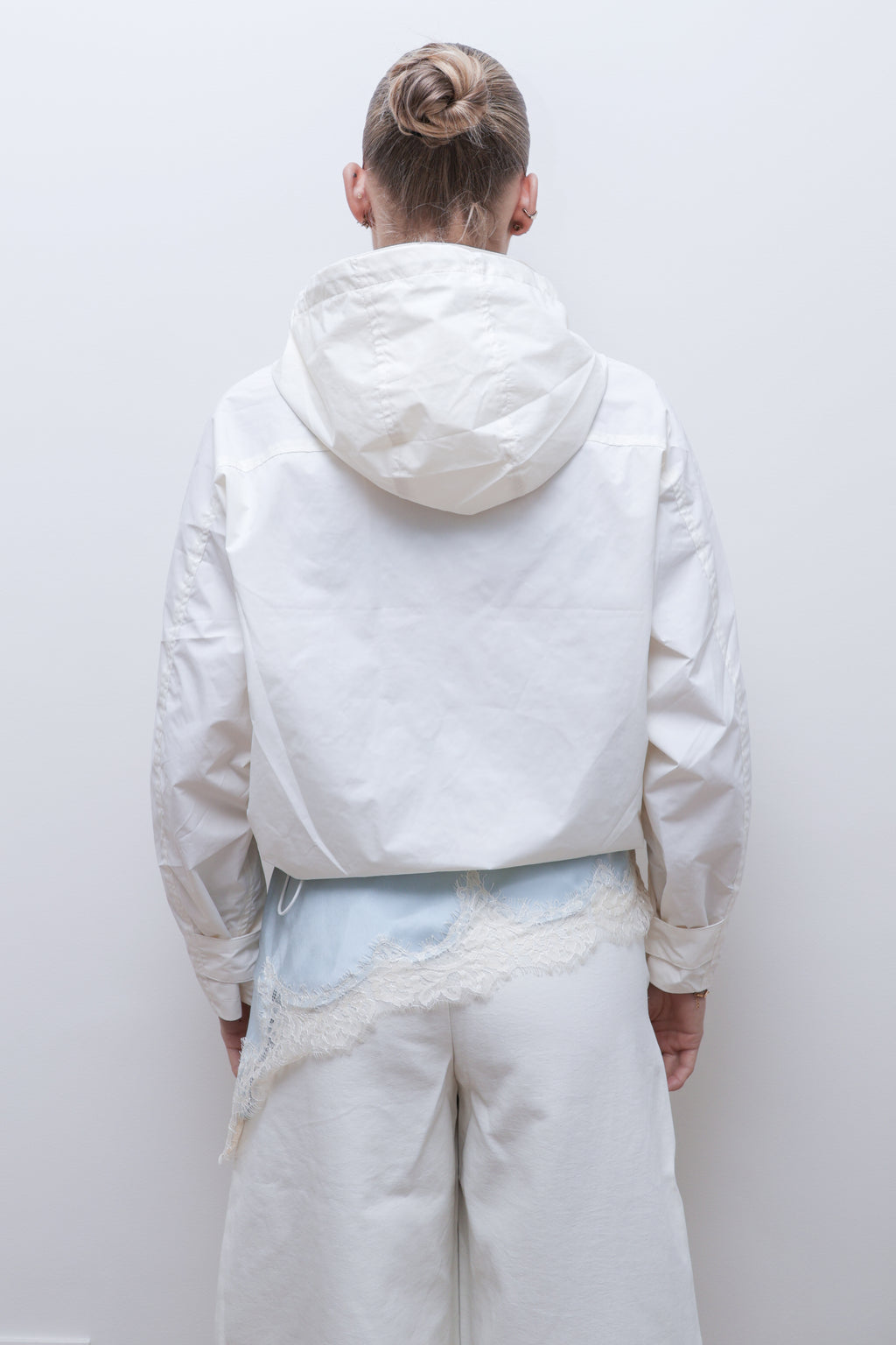 MODERN HIGH-COLLAR BOXY WINDBREAKER