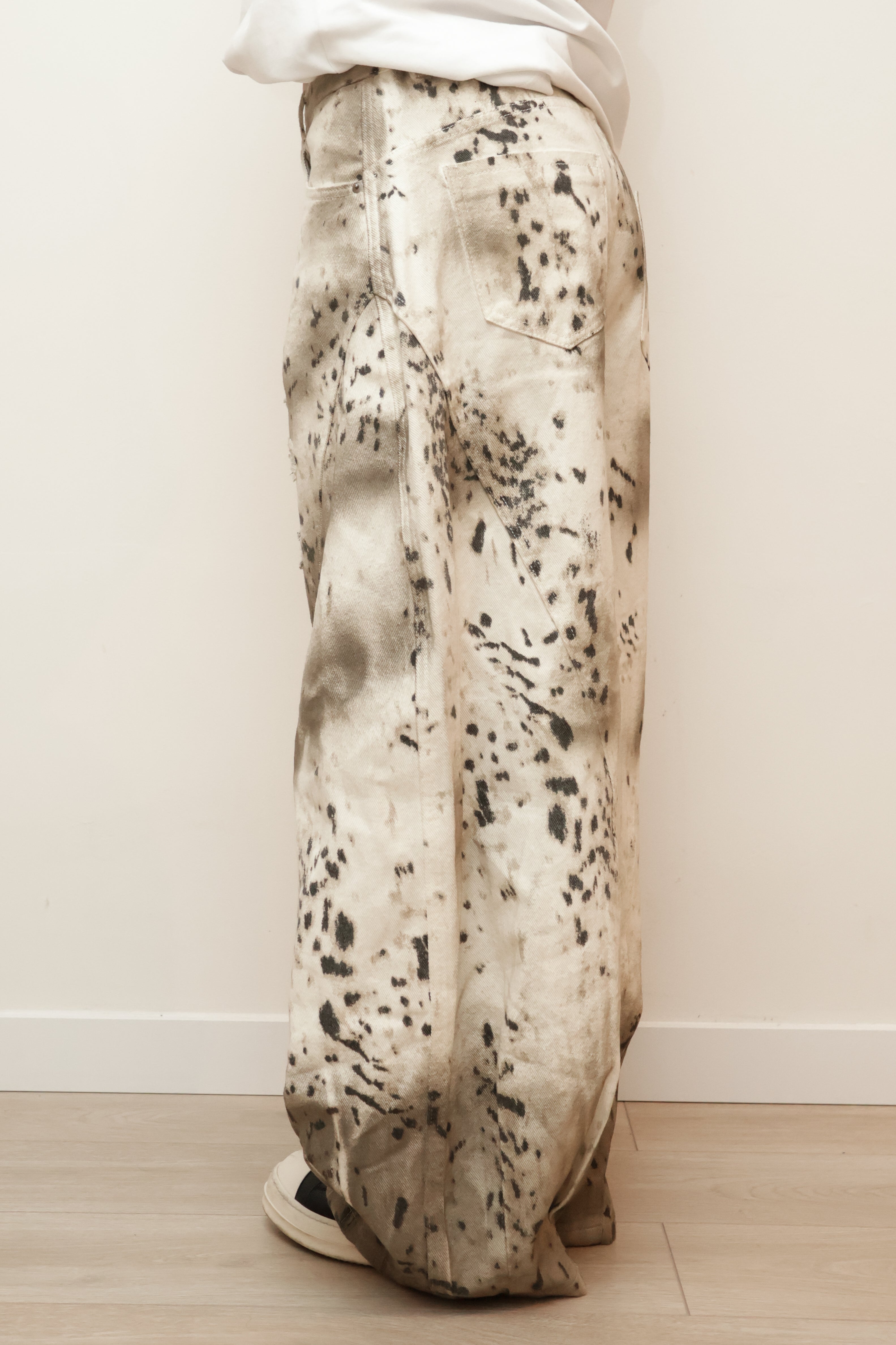 WIDE LEG FADED ANIMAL PRINT PANTS