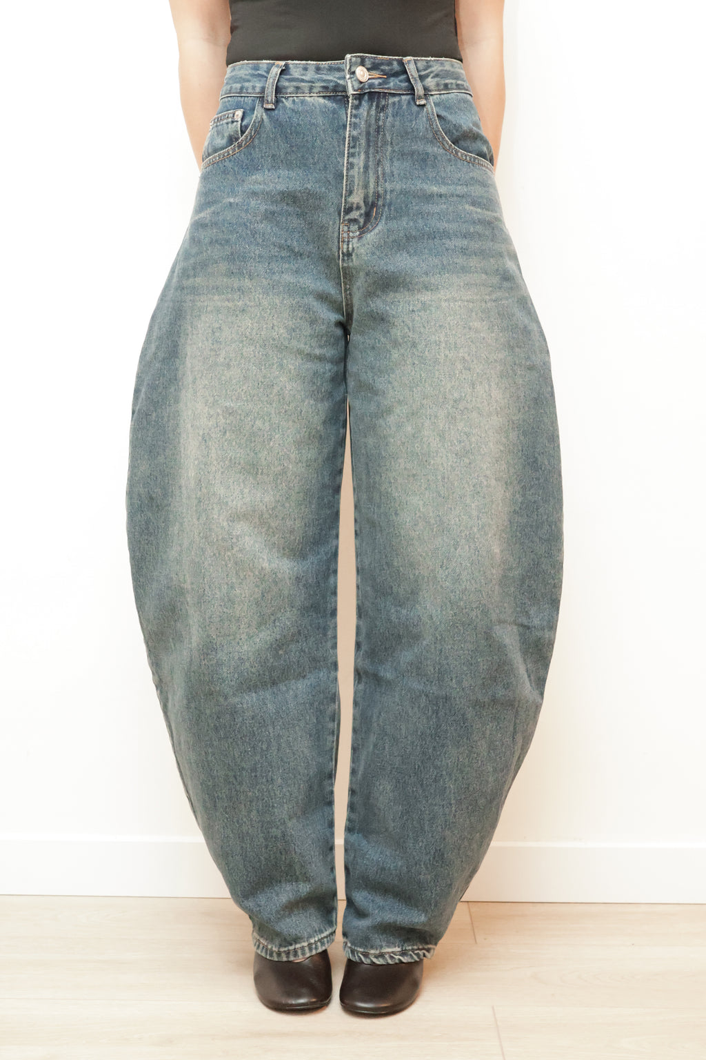 BALLOON FIT BARREL DENIM JEANS