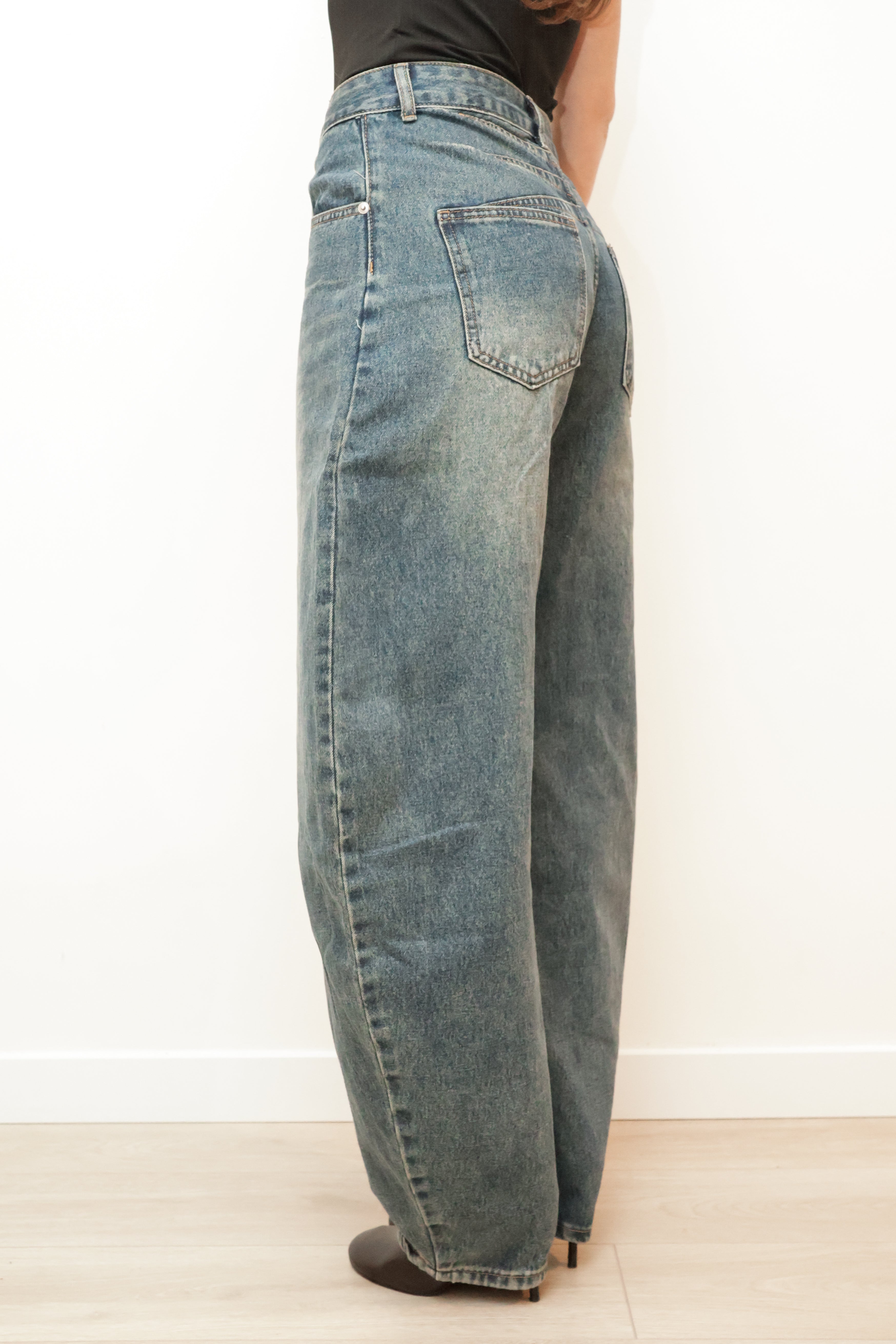 BALLOON FIT BARREL DENIM JEANS