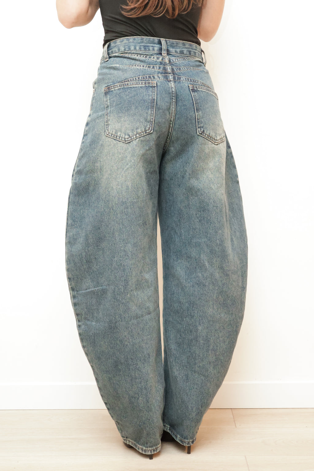 BALLOON FIT BARREL DENIM JEANS
