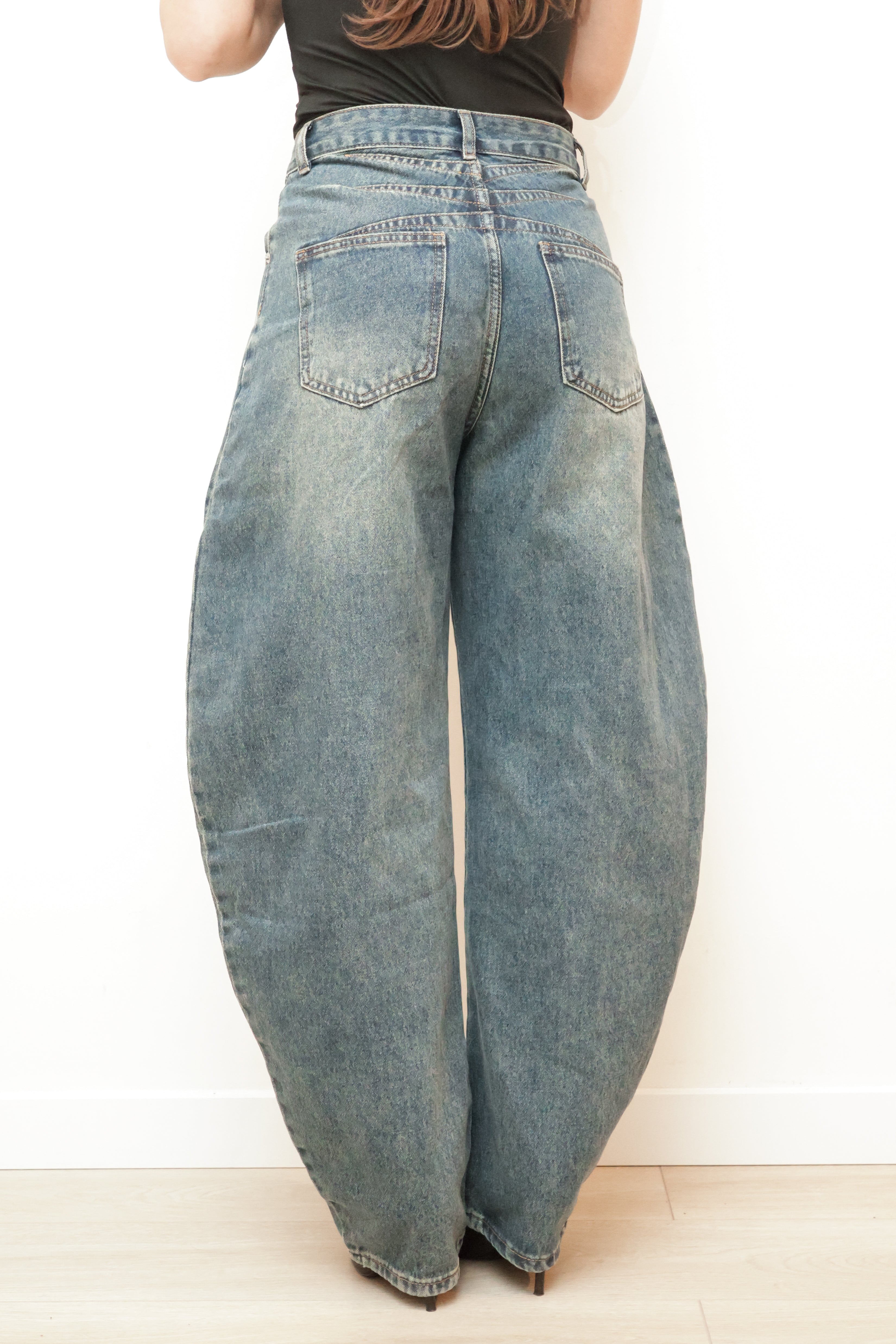 BALLOON FIT BARREL DENIM JEANS