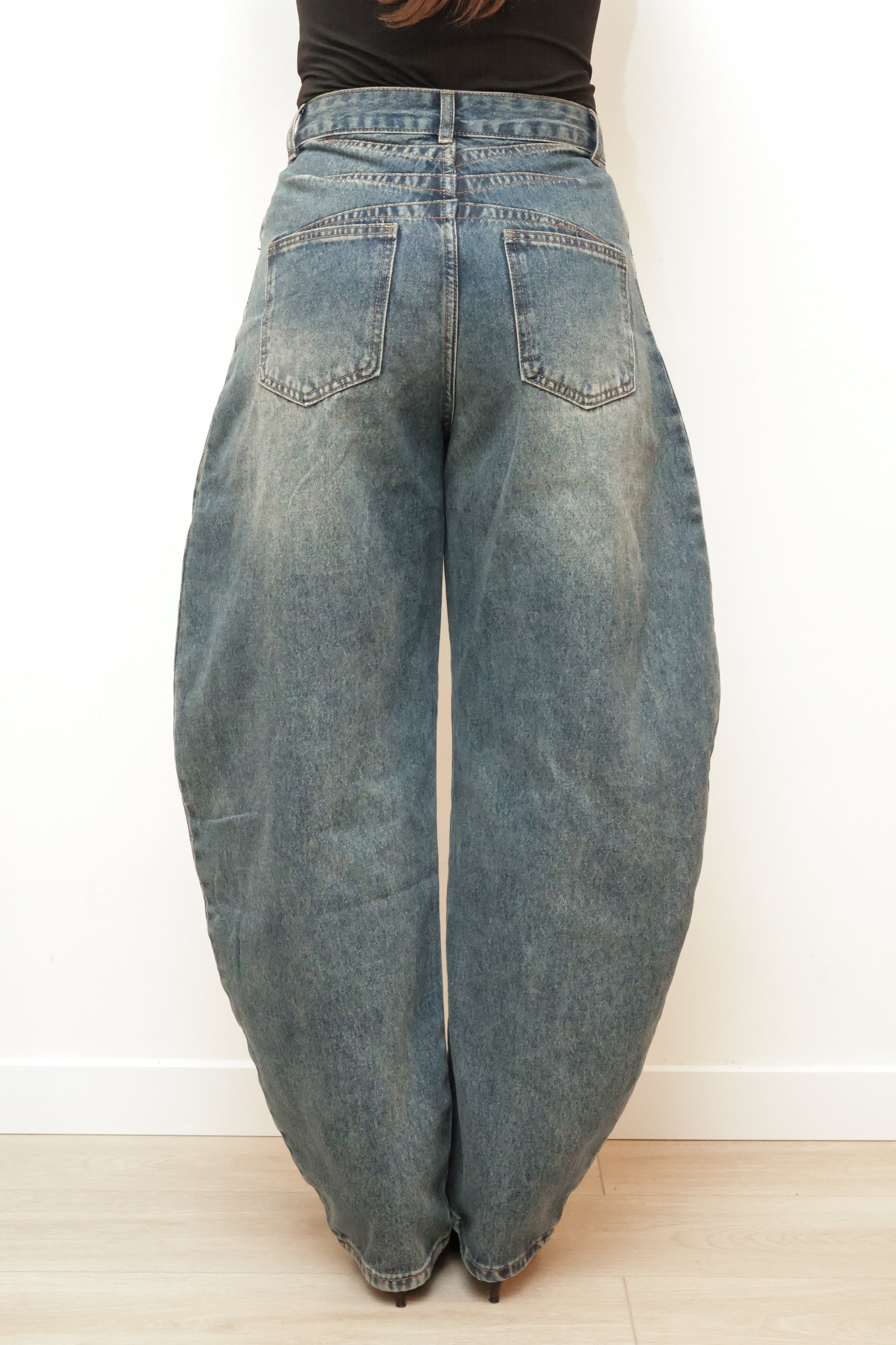 BALLOON FIT BARREL DENIM JEANS