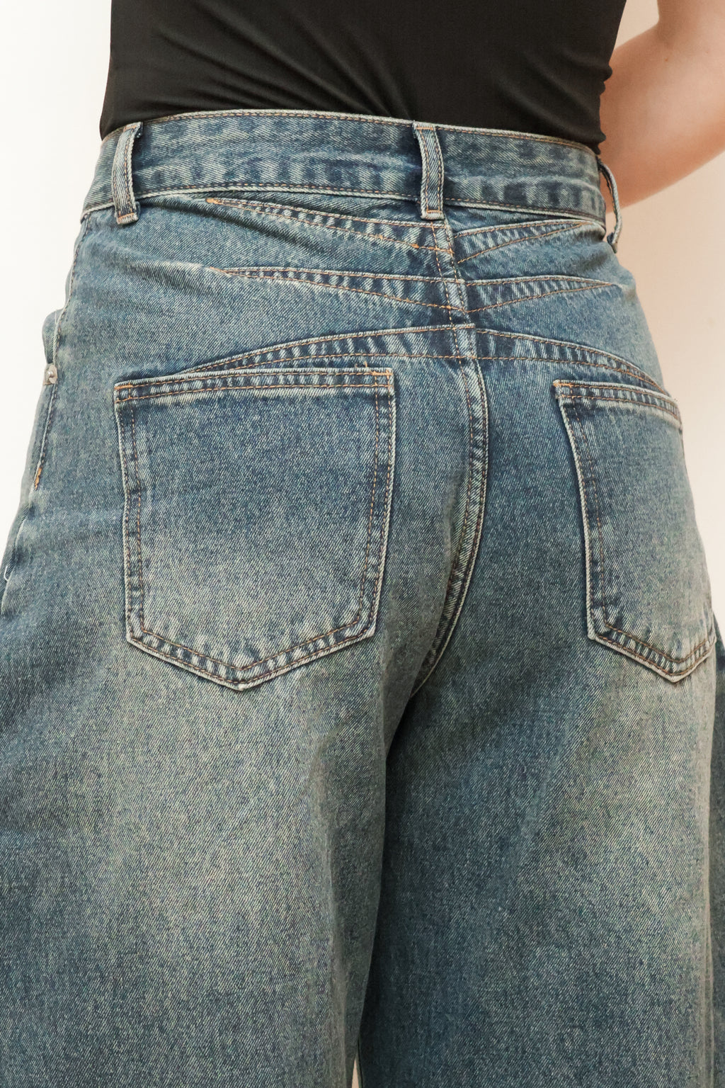 BALLOON FIT BARREL DENIM JEANS