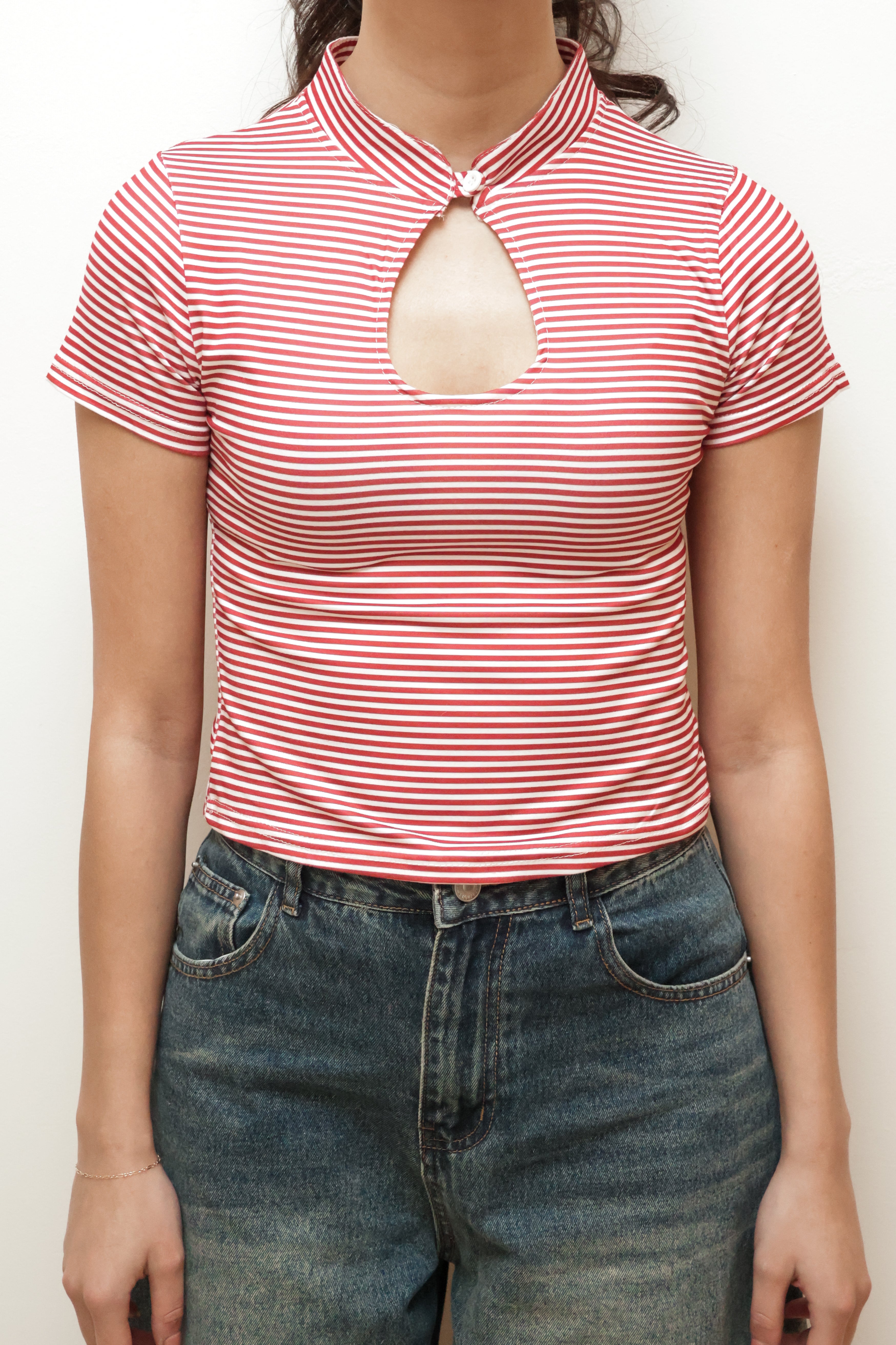 STRIPED CUT-OUT FITTED TOP