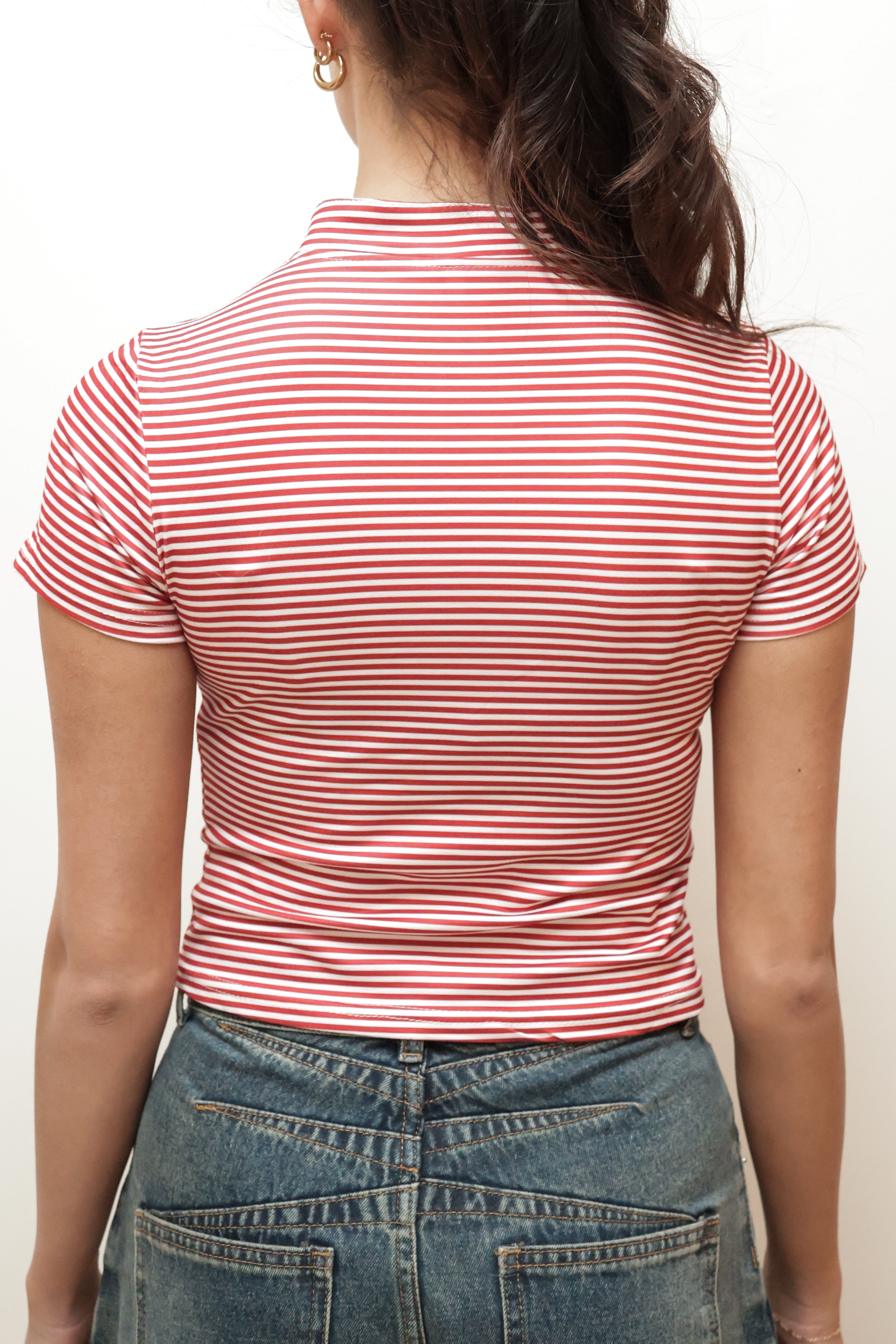 STRIPED CUT-OUT FITTED TOP